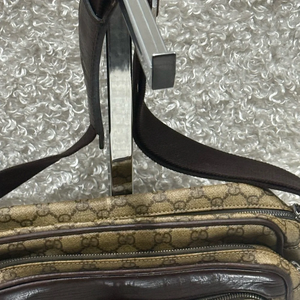Gucci GG Supreme Crossbody Bag - Picture 2 of 16